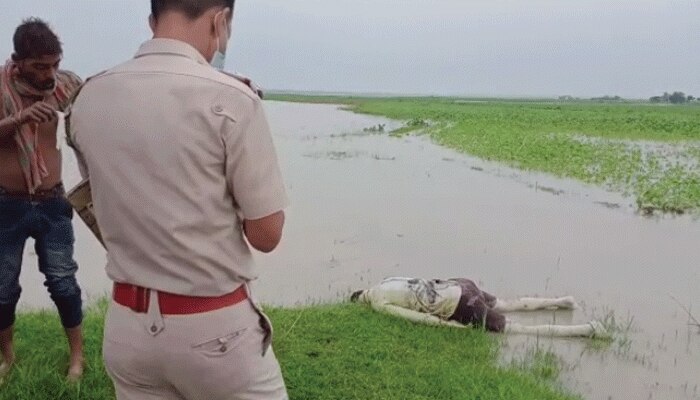 নদীর চরে আটকে মৃতদেহ, করোনা আবহে আতঙ্ক ছড়াল এলাকায়