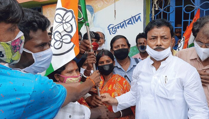 দুর্দিনে পাশে নেই কেউ, কেতুগ্রামে দল ছেড়ে তৃণমূলে BJP-র দেড়শো কর্মী-সমর্থক 