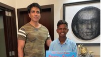 স্বপ্নের নায়ক Sonu Sood ! দেখা করতে হায়দ্রাবাদ থেকে মুম্বই খালি পায়ে হেঁটে এলেন ভক্ত