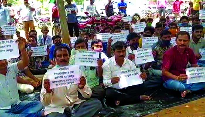 দয়া করে দলে নিন, ইলামবাজারে TMC কার্যালয়ের সামনে ধর্নায় BJP কর্মী-সমর্থকরা