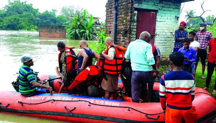 টানা বৃষ্টিতে কার্যত বন্যা পরিস্থিতি আসানসোলে, জল ঢুকল রানীগঞ্জ শিল্পাঞ্চলেও