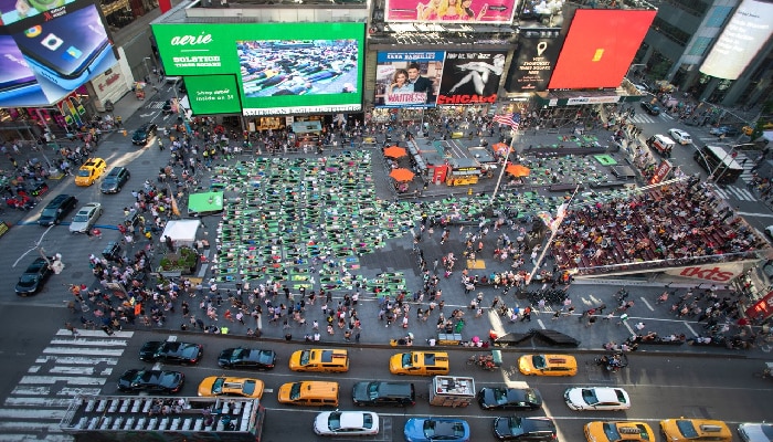  ঐতিহাসিক Times Square এ ভারতের উদ্যোগে  Yoga Day পালন, যোগ দিলেন প্রায় ৩ হাজার মানুষ