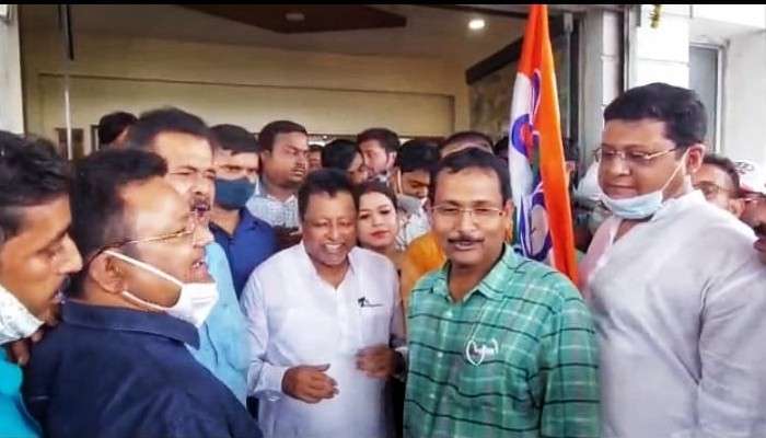 নদিয়ায় গেরুয়াশিবিরে জোর ধাক্কা,  BJP ছেড়ে এবার তৃণমূলে মুকুল রায়ের নির্বাচনী এজেন্ট
