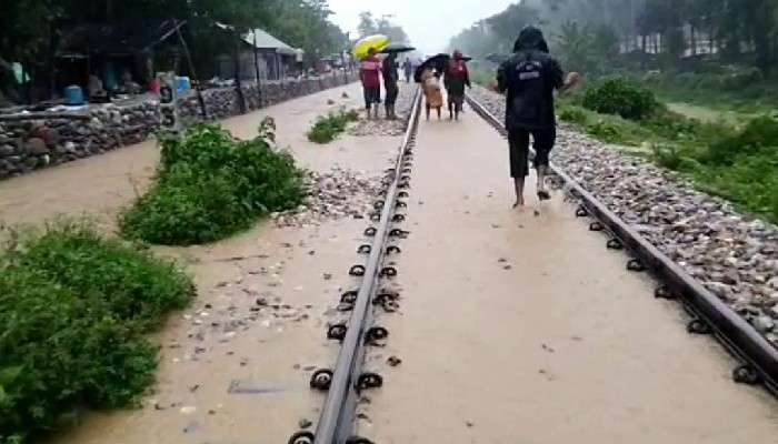 ভুটান পাহাড় থেকে নেমে আসা বিপুল জলে ভাসল বানারহাট এলাকা