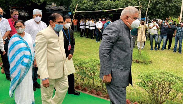 ওয়েলে নেমে নজিরবিহীন বিক্ষোভ বিজেপির, ভাষণ শেষ না করেই বিধানসভা ছাড়লেন রাজ্যপাল