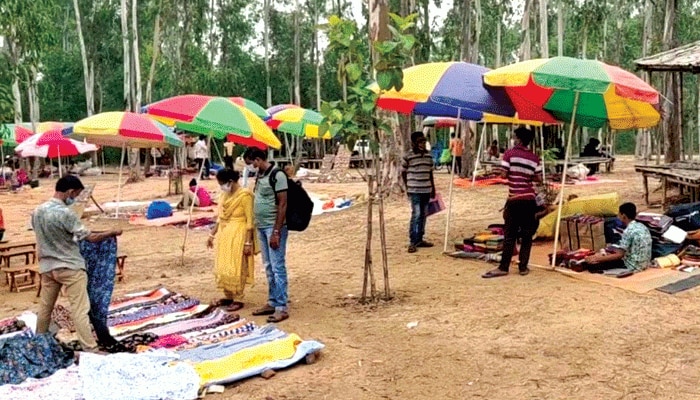 খুশি ব্যবসায়ী থেকে পর্যটক, আড়াই মাস পর খুলল শান্তিনিকেতনের সোনাঝুরির হাট