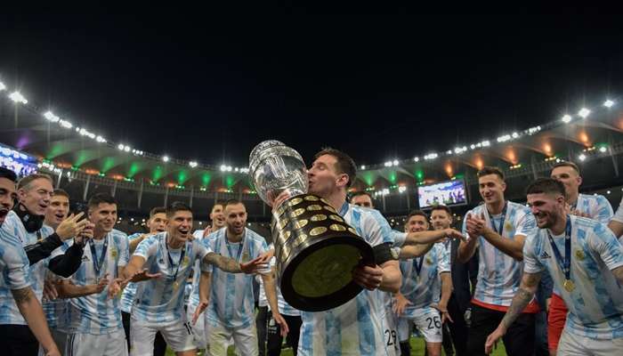 নীল-সাদা সেলিব্রেশনে উজ্জ্বল মারাকানা! Copa কাপ হাতে আবেগে ভাসলেন Messi