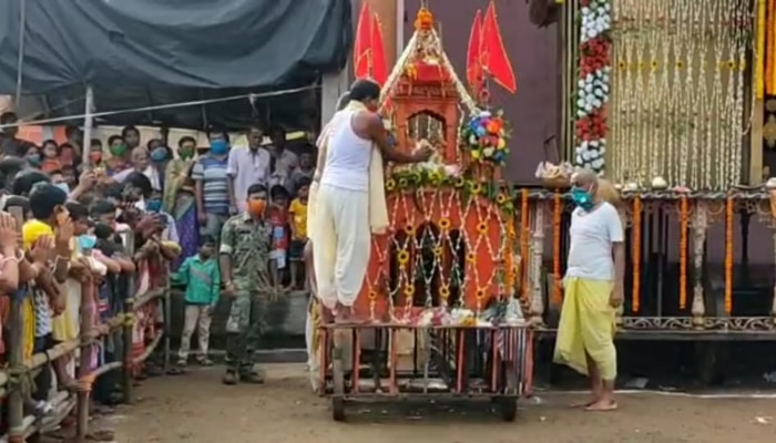 Rathyatra: জগন্নাথ-বলরাম-সুভদ্রা নন, এখানে মদন গোপাল জিউ চাপেন রথে