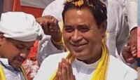 এবার কি ঘাসফুলে! তৃণমূল বিধায়ককে সঙ্গে নিয়ে পুজো দিলেন অনন্ত মহারাজ 