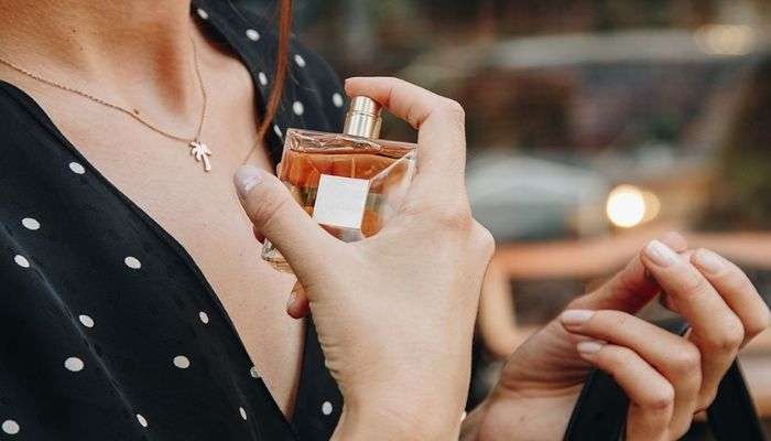 জেনে নিন Perfume মাখার কয়েকটি সেরা কৌশল