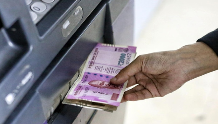 ATM Rules: বদলাচ্ছে এটিএম থেকে টাকা তোলার নিয়ম, পকেটের বোঝা বাড়বে