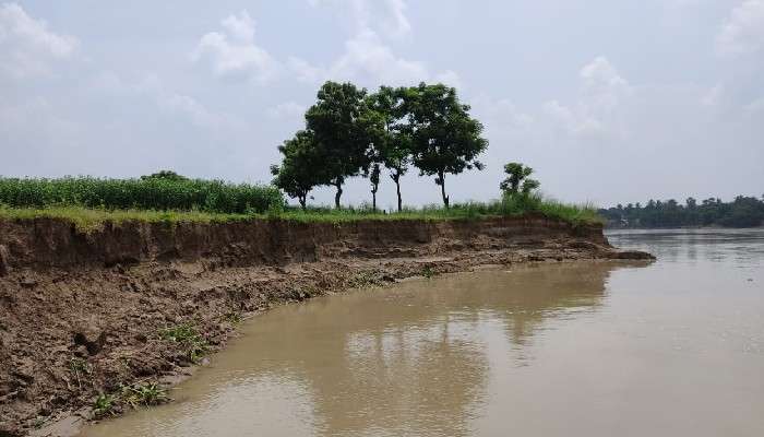 Kalna Heavy Rain: লোকালয়ের দিকে ক্রমশ এগোচ্ছে নদী! তলিয়েছে চাষজমি, ডুবতে পারে রেলপথ