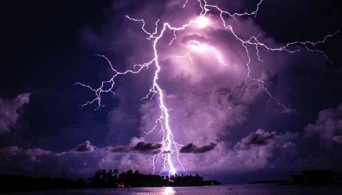  Lightning: পদ্মাপারের টিনের ঘরে আশ্রয় নিয়েও শেষরক্ষা হল না; বজ্রাঘাতে মৃত্যু ১৬ বরযাত্রীর