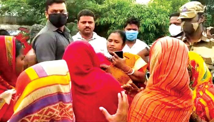 WB Flood: জল যন্ত্রণায় ২ ওয়ার্ডের বাসিন্দারা, দেখতে গিয়ে হেনস্থার শিকার বিজেপি বিধায়ক  