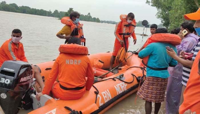 WB Flood: টানা বৃষ্টিতে জলবন্দি ঘাটাল, দুর্গত মানুষের বড় ভরসা NDRF