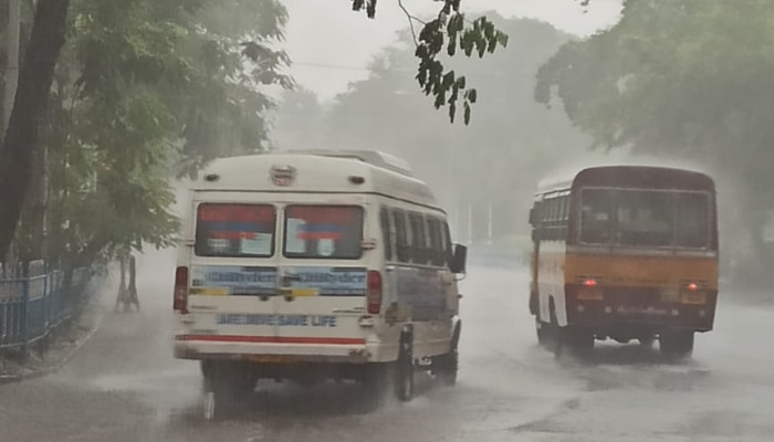 Weather Update: নিম্নচাপের বৃষ্টিতে বিপর্যস্ত বাংলা, জলমগ্ন শহর থেকে জেলা