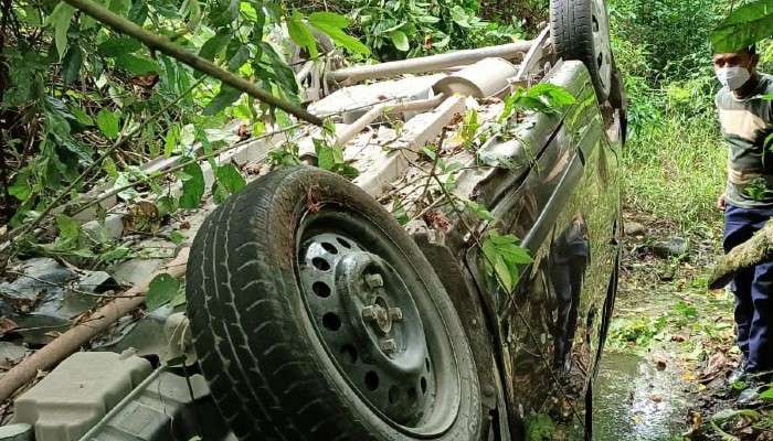 Accident:  ডুয়ার্সের জঙ্গলে দুর্ঘটনা, বন্য জন্তুকে বাঁচাতে গিয়ে উল্টে গেল গাড়ি