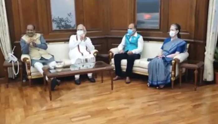 Loksabha-র সমাপ্তির পর সংসদে স্পিকারের ঘরে বৈঠকে PM Modi, Sonia, TMC নেতৃত্ব