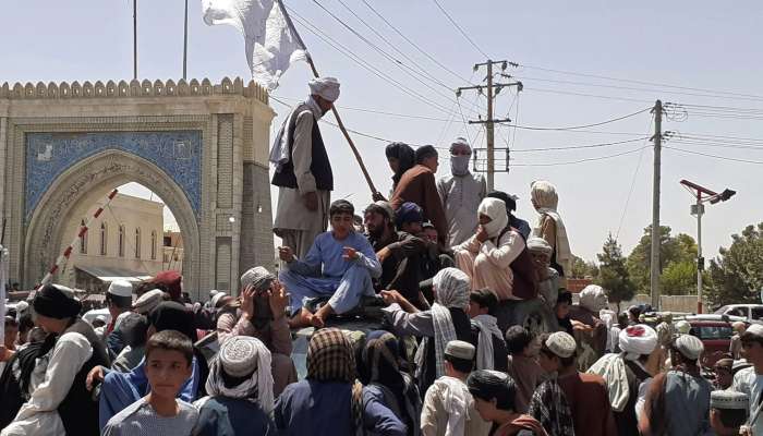 Afghanistan: মাত্র ৩ মাসেই পতন কাবুলের, কোন পথে দখল তালিবানের? পড়ে নিন       