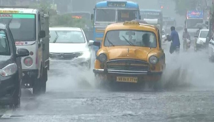 Weather Today: ভারী থেকে অতিভারী বৃষ্টির সম্ভাবনা একাধিক জেলায়, বাড়বে আর্দ্রতার অস্বস্তি