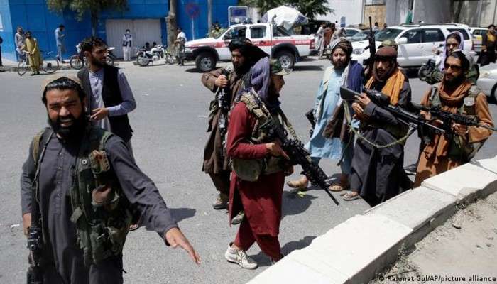 Afghanistan: সাংবাদিকের খোঁজে তল্লাশি, পরিবারের সদস্যকে খুন তালিবানদের