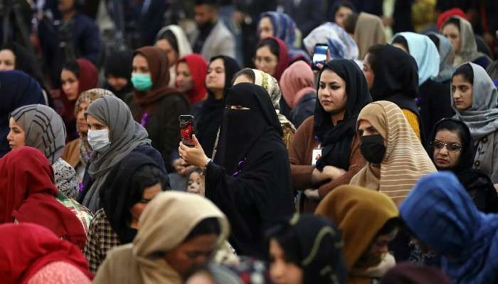 Afghanistan Crisis: পরিস্থিতি স্বাভাবিক না হওয়া পর্যন্ত ঘরেই থাকুন; আফগান মহিলাদের বার্তা তালিবানের