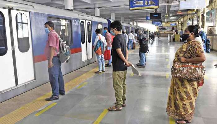 Metro: পুজোর মুখে বাড়ছে ট্রেনের সংখ্যা, বাড়ল শেষ মেট্রোর সময়ও 