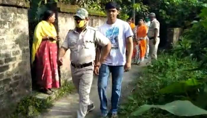  Canning: এ কেমন শাস্তি! শিশুর গায়ে 'গরম খুন্তির ছ্যাঁকা' মা-র;  তুলে আছাড় মারত বাবা! 