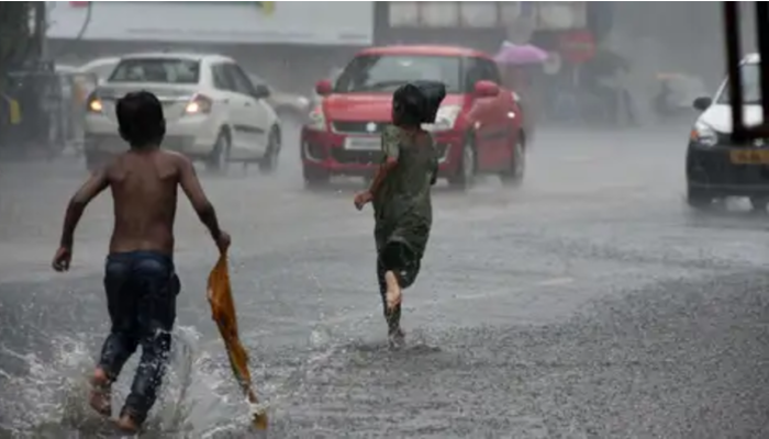 Weather Today: ফের জোড়া ঘূর্ণাবর্তের জের, রাজ্যজুড়ে প্রবল বৃষ্টির সম্ভাবনা