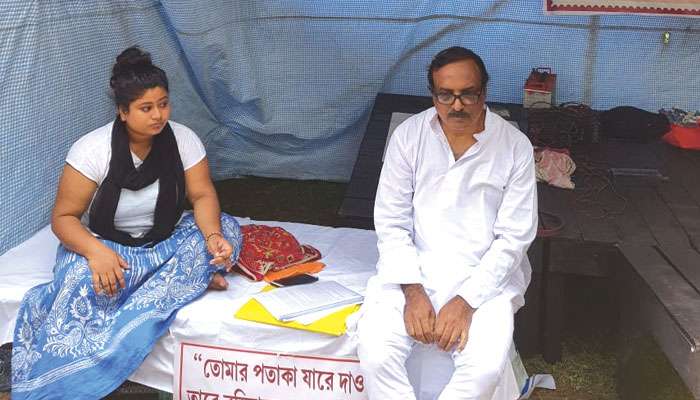 Visva Bharati: অন্যদিকে মোড় নিল বিশ্বভারতীর আন্দোলন, এবার অনশনে এক ছাত্রী ও অধ্যাপক