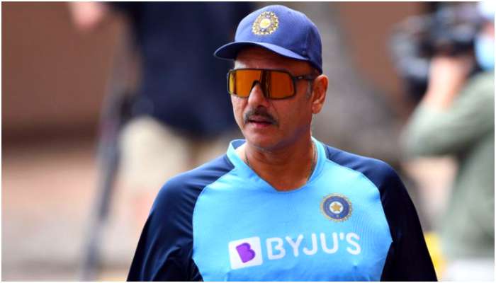 Ravi Shastri: কোভিড বিতর্কে মুখ খুললেন শাস্ত্রী! চালিয়ে খেললেন বিরাটদের হেড স্যার