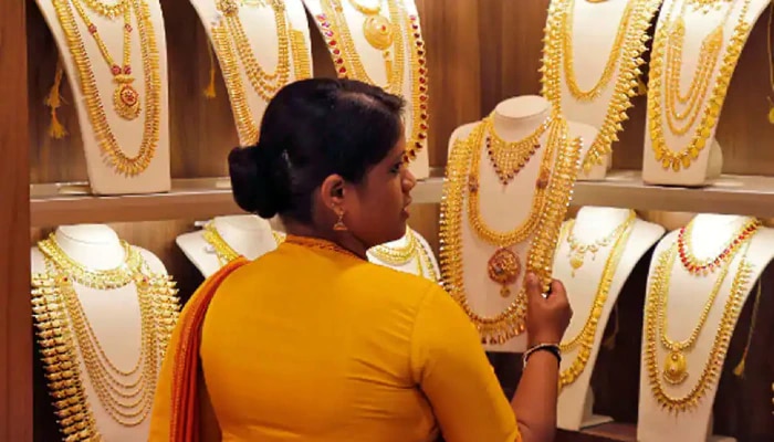 Gold Price Today: উৎসবের মরসুমে বড় ধাক্কা! বাড়ল সোনার দাম