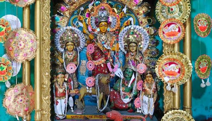 Durga Puja 2021: অষ্টমীতে মা&#039;কে ভোগ দেওয়া হয় আট রকমের ডাল ভাজা ও হলুদ-মুড়ি দিয়ে 