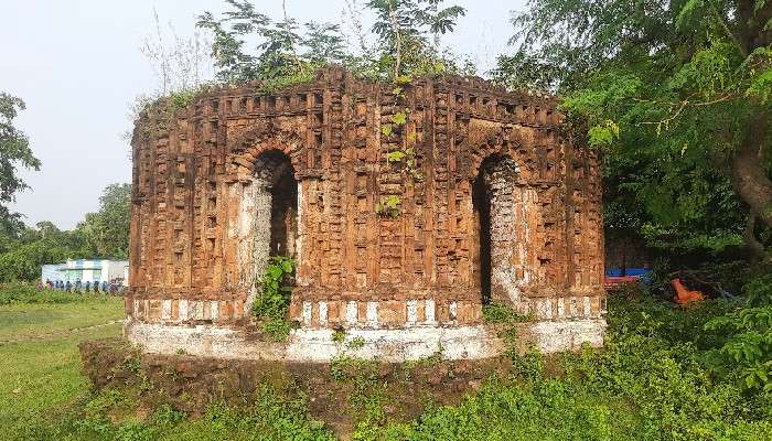 Durga Puja 2021: অম্বিকানগর রাজবাড়ির ৪০০ বছরের প্রাচীন পুজো আজও মন টানে Durga Puja 2021: অম্বিকানগর রাজবাড়ির ৪০০ বছরের প্রাচীন পুজো আজও মন টানে