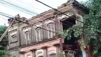 Video: হাওড়ায় ভেঙে পড়ল শতাব্দীপ্রাচীন 'জানবাড়ি', বরাতজোরে রক্ষা পথচারীদের
