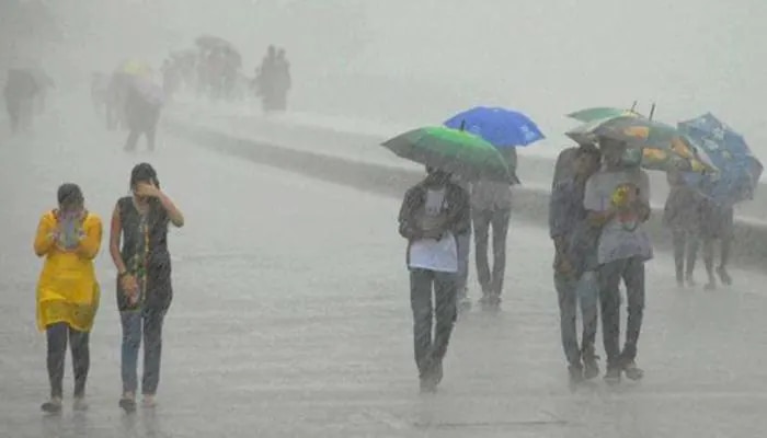 Weather Today: প্রবল বর্ষণের সতর্কতা রাজ্যে, ভারী বৃষ্টিতে ভাসবে উত্তরবঙ্গ, ছিটেফোঁটা দক্ষিণে Weather Today: প্রবল বর্ষণের সতর্কতা রাজ্যে, ভারী বৃষ্টিতে ভাসবে উত্তরবঙ্গ, ছিটেফোঁটা দক্ষিণে