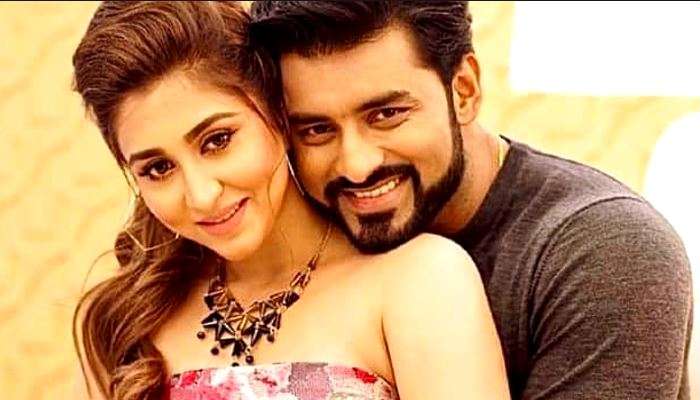 অতর্কিতে Oindrila-কে একের পর এক চুমু, &#039;এ কেমন অত্যাচার?&#039; Ankush-কে প্রশ্ন নেটিজেনের