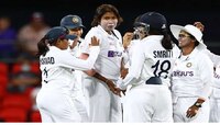 'চাকদহ এক্সপ্রেস' Jhulan Goswami-র দাপটে ব্যাকফুটে অস্ট্রেলিয়া, জয়ের খোঁজে ভারত 