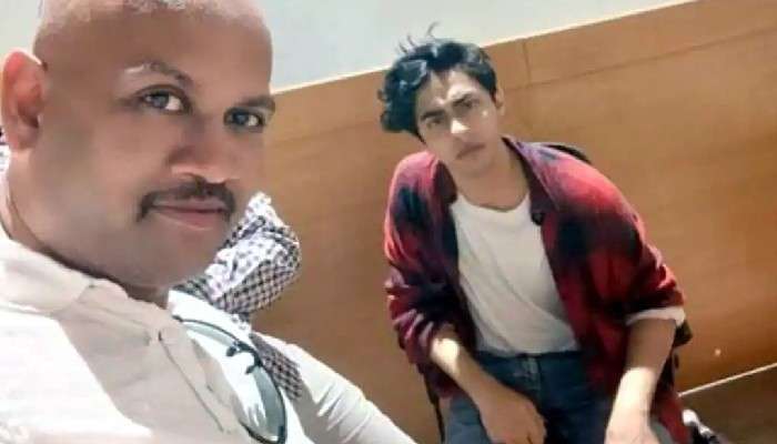  Aryan Khan: হেফাজতে থাকা শাহরুখ-পুত্রের সঙ্গে সেলফি! কে এই অজ্ঞাত ব্যক্তি?