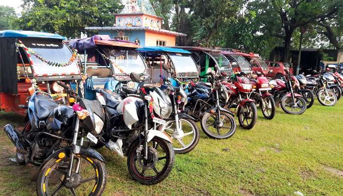 Bankura: ডোরায় হানা দিতেই উদ্ধার ২০ বাইক ১৩ টোটো, বাঁকুড়ায় পর্দাফাঁস অন্তঃরাজ্য গাড়ি পাচারচক্রের Bankura: ডোরায় হানা দিতেই উদ্ধার ২০ বাইক ১৩ টোটো, বাঁকুড়ায় পর্দাফাঁস অন্তঃরাজ্য গাড়ি পাচারচক্রের