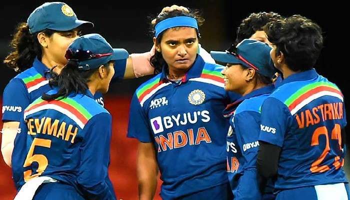 AUS-W vs IND-W, 2nd T20I: Shikha Pandey-এর &#039;বল অফ দ্য সেঞ্চুরি&#039;, ভিডিও ভাইরাল 