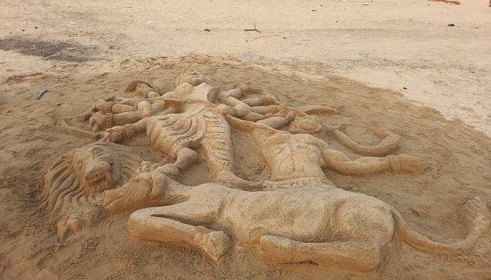 #উৎসব : দামোদরের পাড়ে উমার আগমনী, নজর কাড়ছে বাংলার দু'ভাইয়ের জাদু কীর্তি #উৎসব : দামোদরের পাড়ে উমার আগমনী, নজর কাড়ছে বাংলার দু'ভাইয়ের জাদু কীর্তি