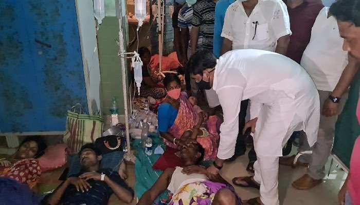 Poison in Food: খাবারে বিষক্রিয়া! জীবনতলায় অসুস্থ ৫ শিশু-সহ ৫৮, এলাকায় চাঞ্চল্য Poison in Food: খাবারে বিষক্রিয়া! জীবনতলায় অসুস্থ ৫ শিশু-সহ ৫৮, এলাকায় চাঞ্চল্য