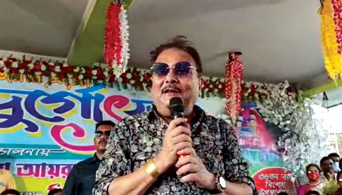 Bangaon: পুজোর উদ্বোধনে গিয়ে গানে গানে মাতালেন, দলত্যাগীদের কুমড়ো বলে কটাক্ষ মদনের