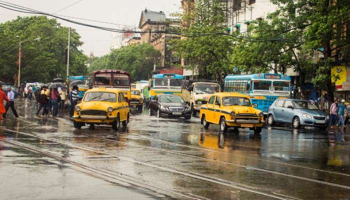 Weather Today: বৃষ্টির চোখ রাঙানিতেই ষষ্ঠীযাপন মহানগরের, আর্দ্রতার দাপটে বাড়ছে গুমোট গরম Weather Today: বৃষ্টির চোখ রাঙানিতেই ষষ্ঠীযাপন মহানগরের, আর্দ্রতার দাপটে বাড়ছে গুমোট গরম