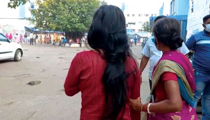 Malda: ষষ্ঠীর সন্ধেয় ঘুরতে বেরিয়ে প্রকাশ্য রাস্তায় কীটনাশক খেল কলেজছাত্রী, গ্রেফতার প্রেমিক Malda: ষষ্ঠীর সন্ধেয় ঘুরতে বেরিয়ে প্রকাশ্য রাস্তায় কীটনাশক খেল কলেজছাত্রী, গ্রেফতার প্রেমিক