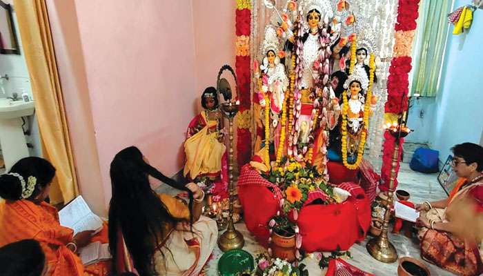 #উৎসব: মেয়েরাই করবে পুজো, এটাই যেন রীতি মাতৃকুটিরে