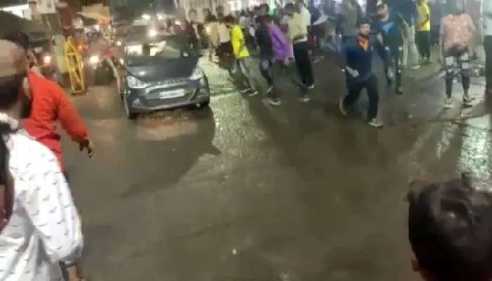 Car Rams Incident: দুর্গাঠাকুর নিরঞ্জনে দুর্ঘটনা, দ্রুত গতিতে এসে ভিড়ে ধাক্কা মারল গাড়ি, দেখুন Video 