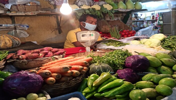 Vegetable Price Hike: সবজি-ফলের অগ্নিমূল্যে নাজেহাল আমজনতা, জেনে নিন আজকের বাজারদর
