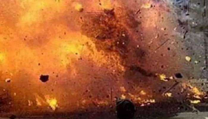 Blast : কোলাঘাটে বাজি কারখানায় আগুন, বিস্ফোরণে জখম ১